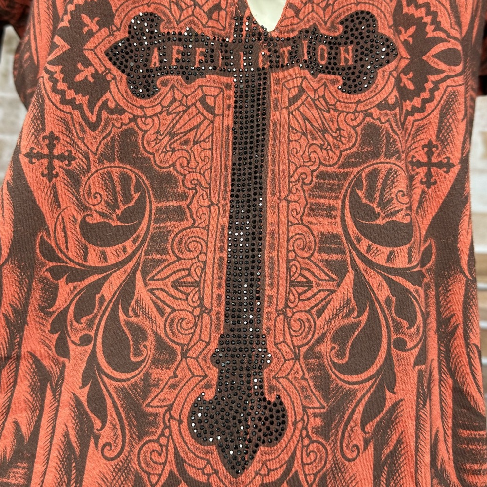 Affliction Women’s Graphic Short Sleeve Criss Cross V-Neck T-Shirt-Size: L -NWT - Picture 4 of 10
